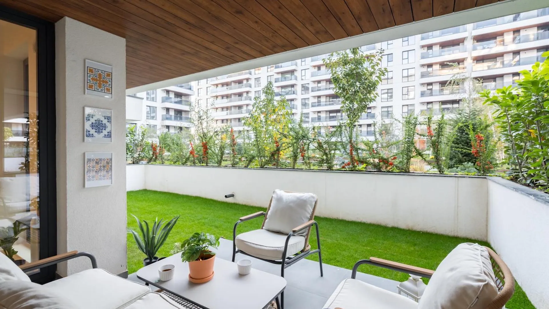 Apartment Mediteranian 1Br In Nusco City Bucharest Romania